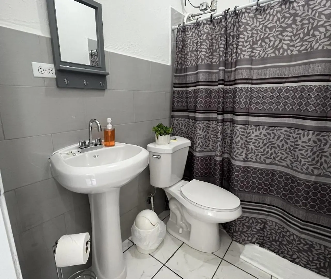 Surfer Steps Apartment Aguadilla Portoriko