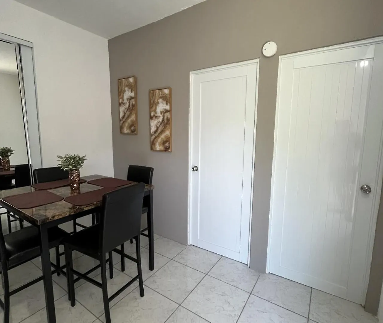Surfer Steps Apartment Aguadilla Portoriko
